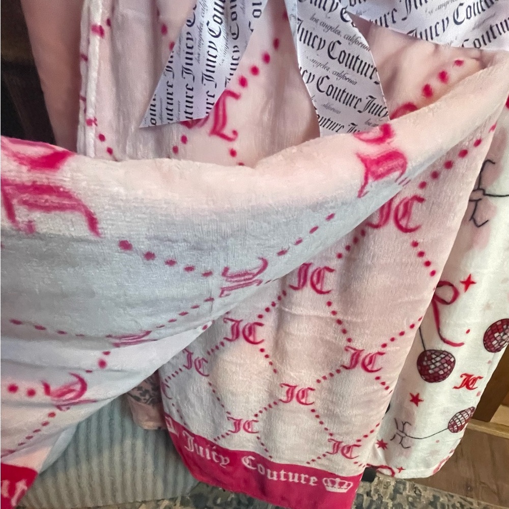Juicy Couture Pink Plush Throw NWT - Picture 5 of 5